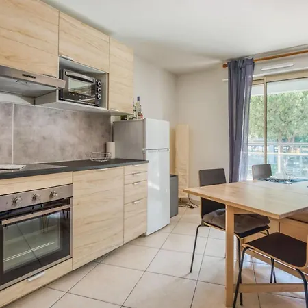 Nice Air Conditioned With A Balcony - - Welkeys Apartment *