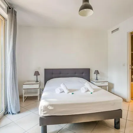 Apartment Nice Air Conditioned With A Balcony - - Welkeys