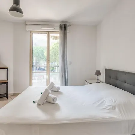 Nice Air Conditioned With A Balcony - - Welkeys *