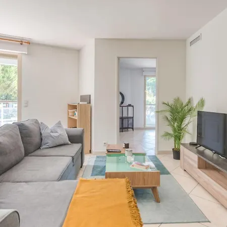 Nice Air Conditioned With A Balcony - - Welkeys Apartment Antibes